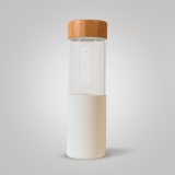 Sklenená fľaša na pitie v silikónovom obale biela 660 ml